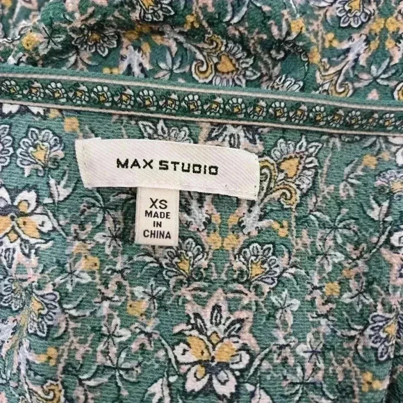 Elegant Floral Wrap Dress with Ruffled Hem - Picture 6 of 7